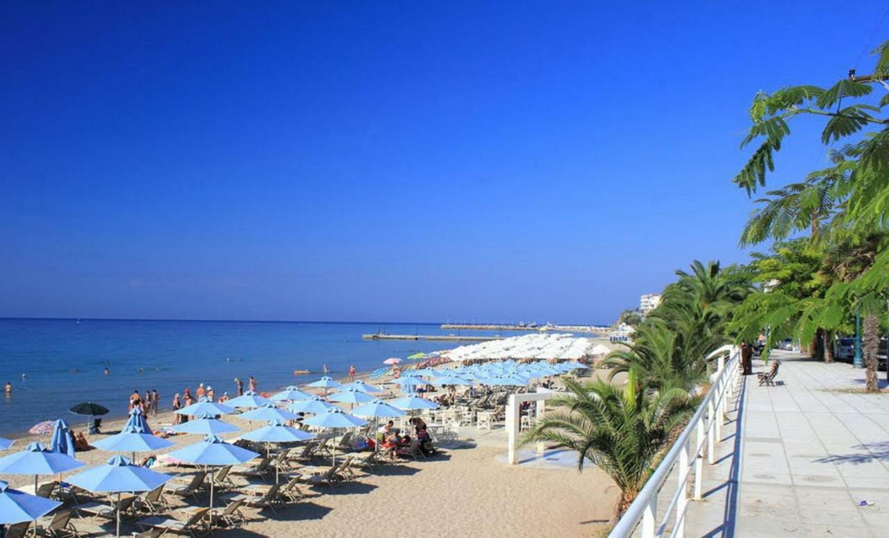 Sea Star Apartments Kallikratia Nea Kallikrateia Luaran gambar